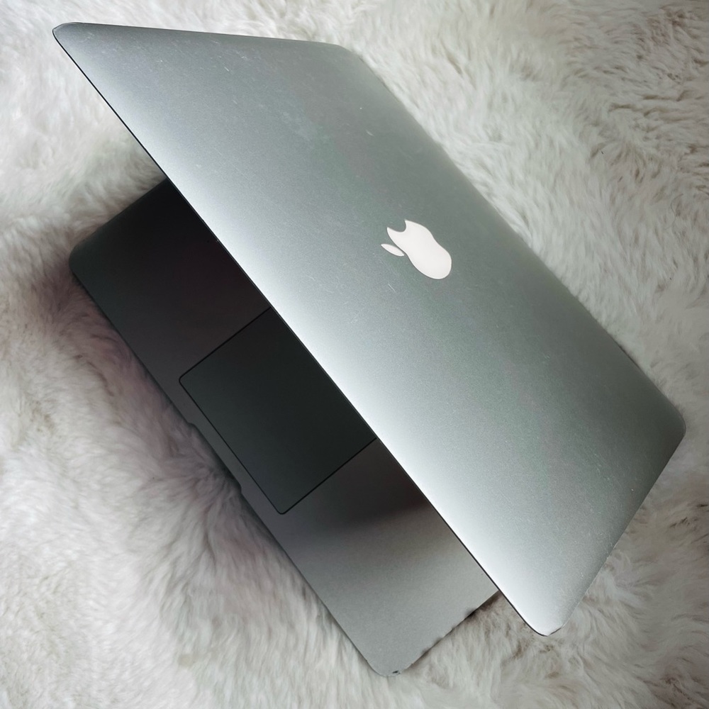 Macbook air 13.3 in.